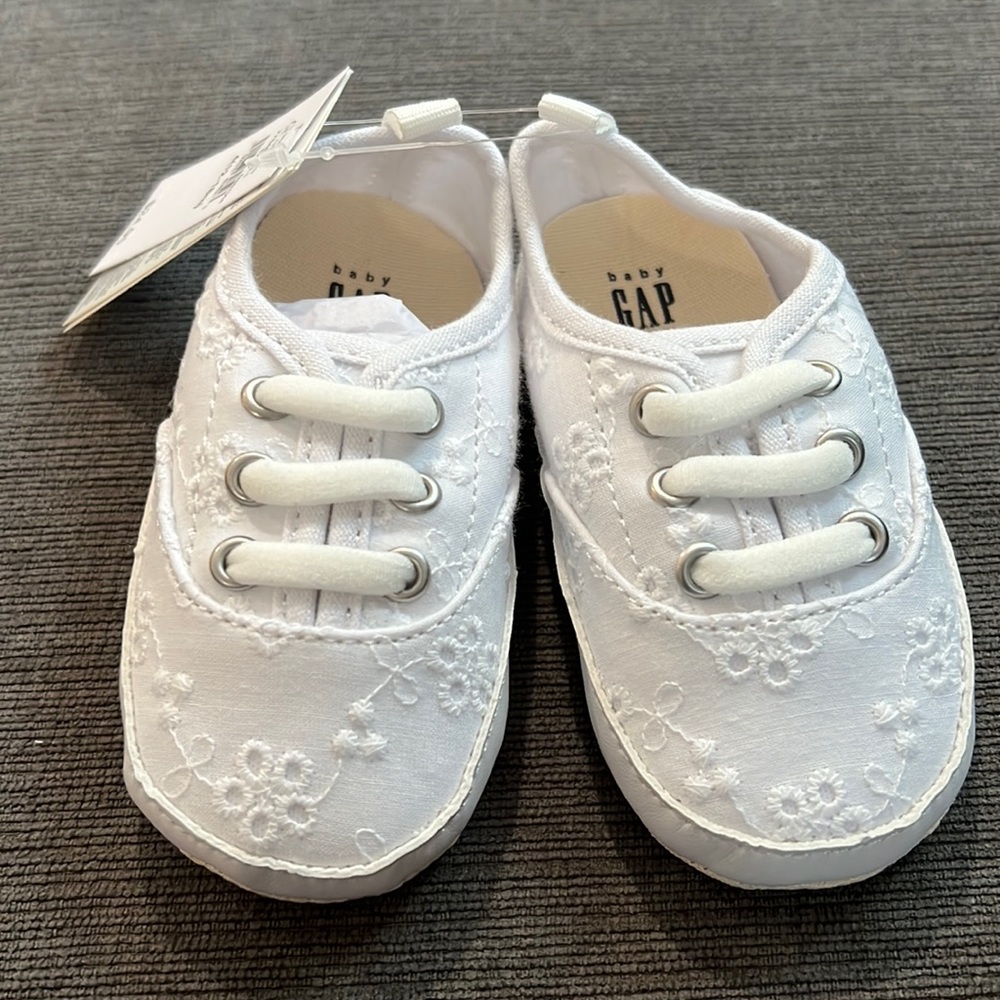 GAP White Baby Walker Shoes